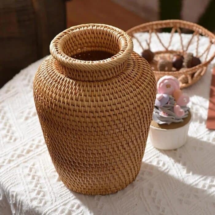 vase rotin tressé
